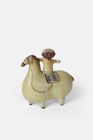 objet / A boy riding a horse